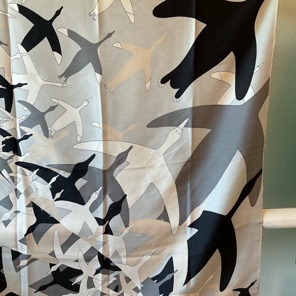 Vintage Luc ANGUHADLUQ “Flying Geese” Silk Scarf Part of Italian Series, - Picture 3 of 6